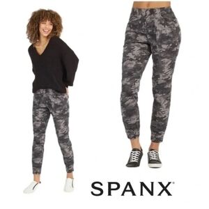 Spanx stretch twill camouflage cargo joggers black gray size XS New